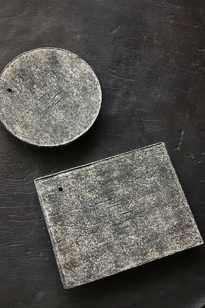 Rough Etched & Aged Round Hucheng