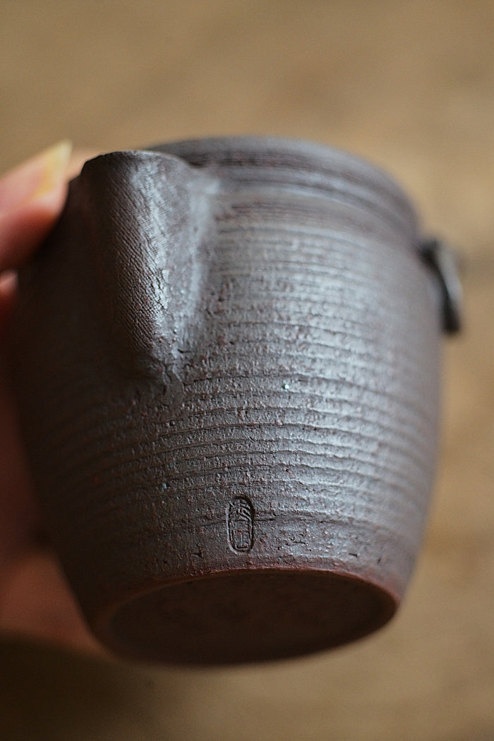 Hand-Grab Pot (Shou Zhua Hu) by Cheng Wei