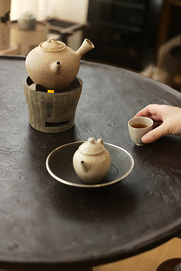 Simple, Textured Fenglu Stove by Cheng Wei