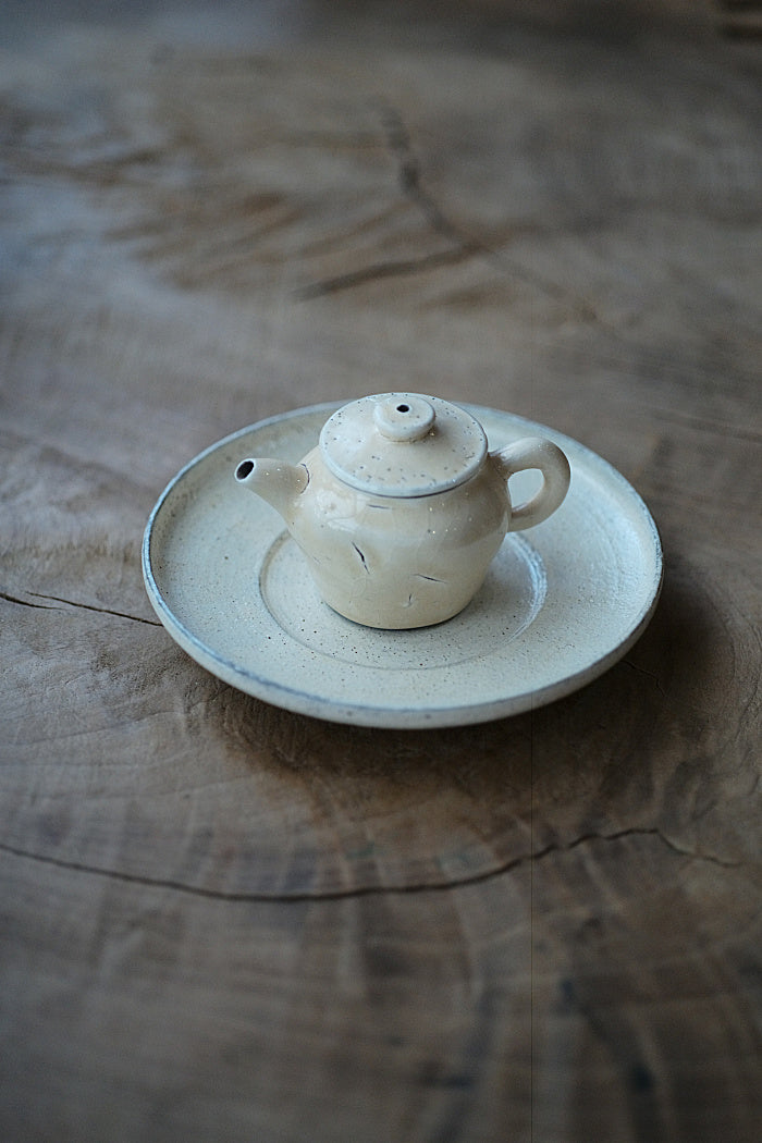 Cheng Wei's White Fen Yin Powder-Glazed Hucheng