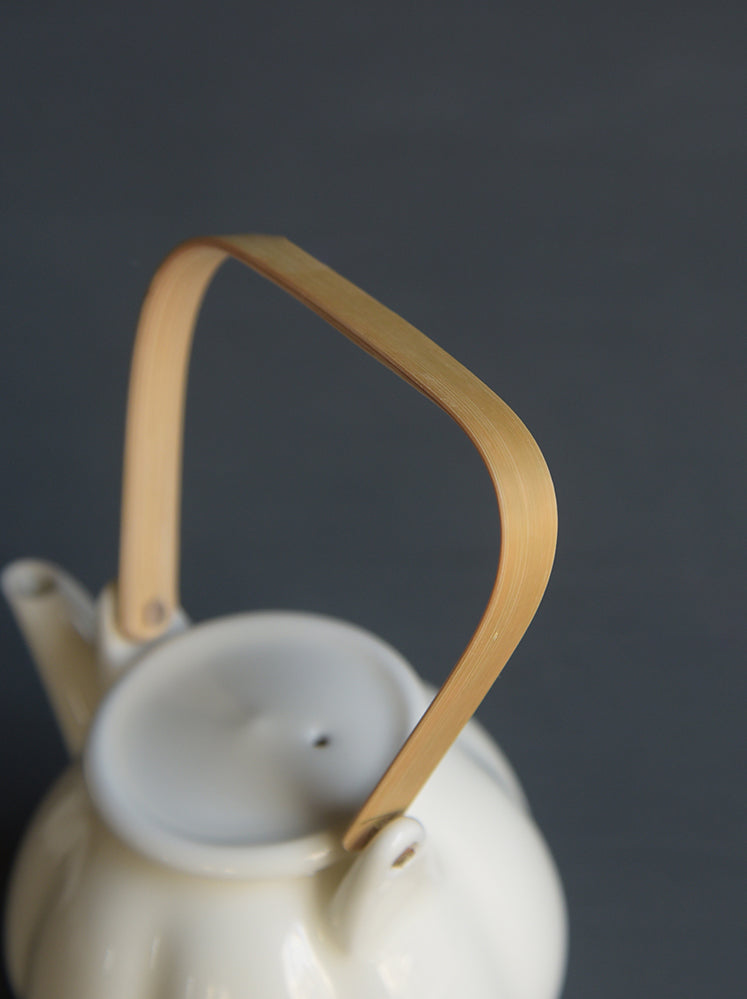 White Glazed Melon-Shaped Teapot & Teacup Set