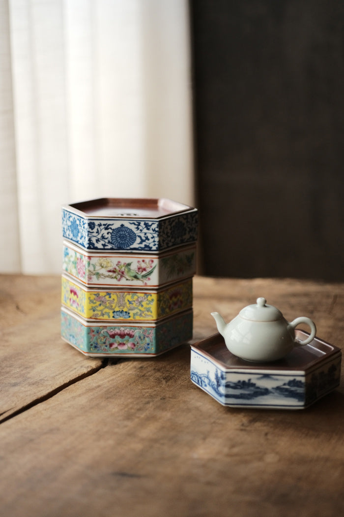Hexagon Porcelain Hucheng with Coin-Shaped Copper Cover