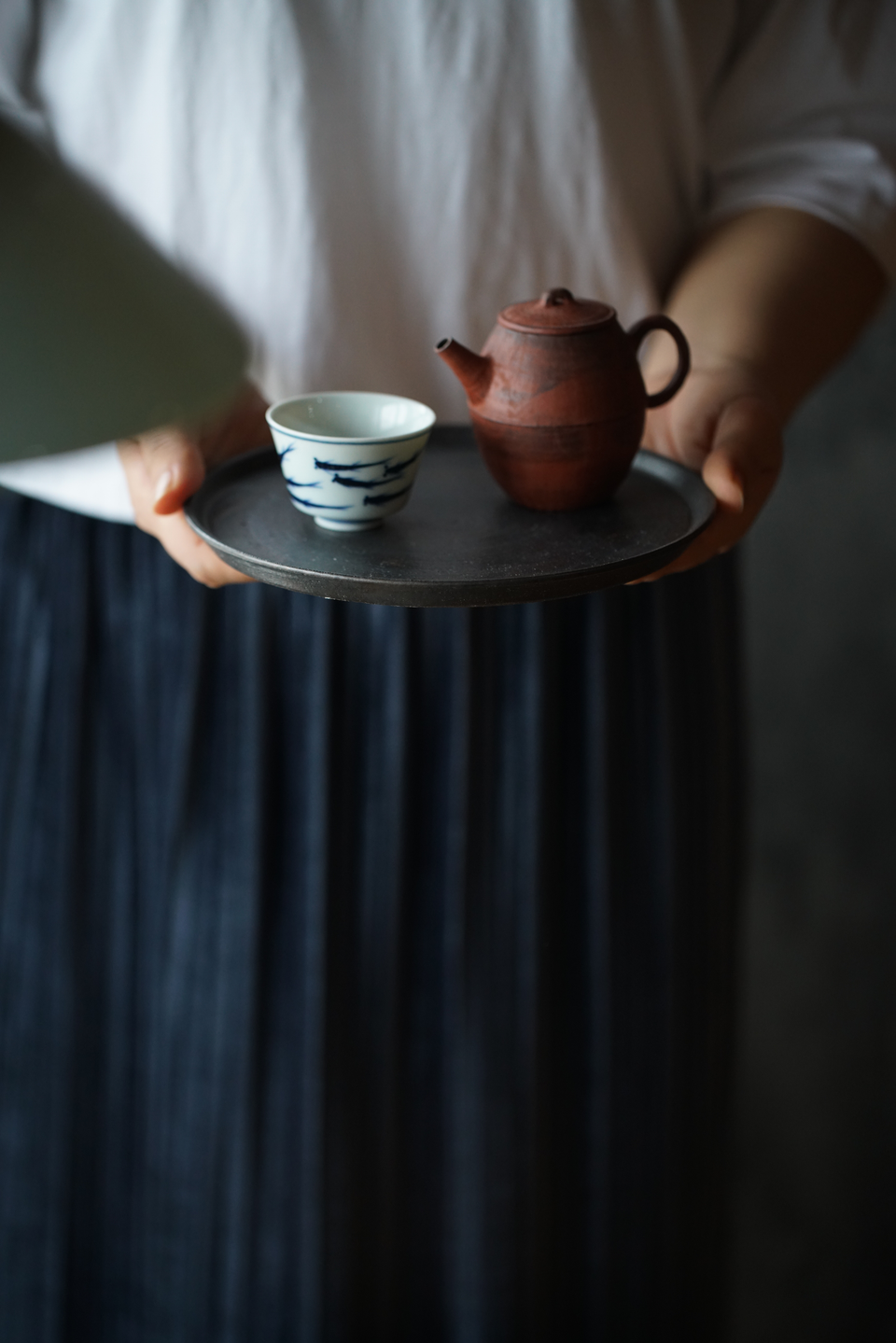 Metal-glazed Japanese Zen-style Round Porcelain Tea Tray