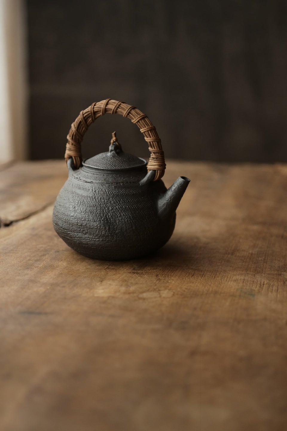Cloth Patterned Rattan-Handled Clay Tea Kettle