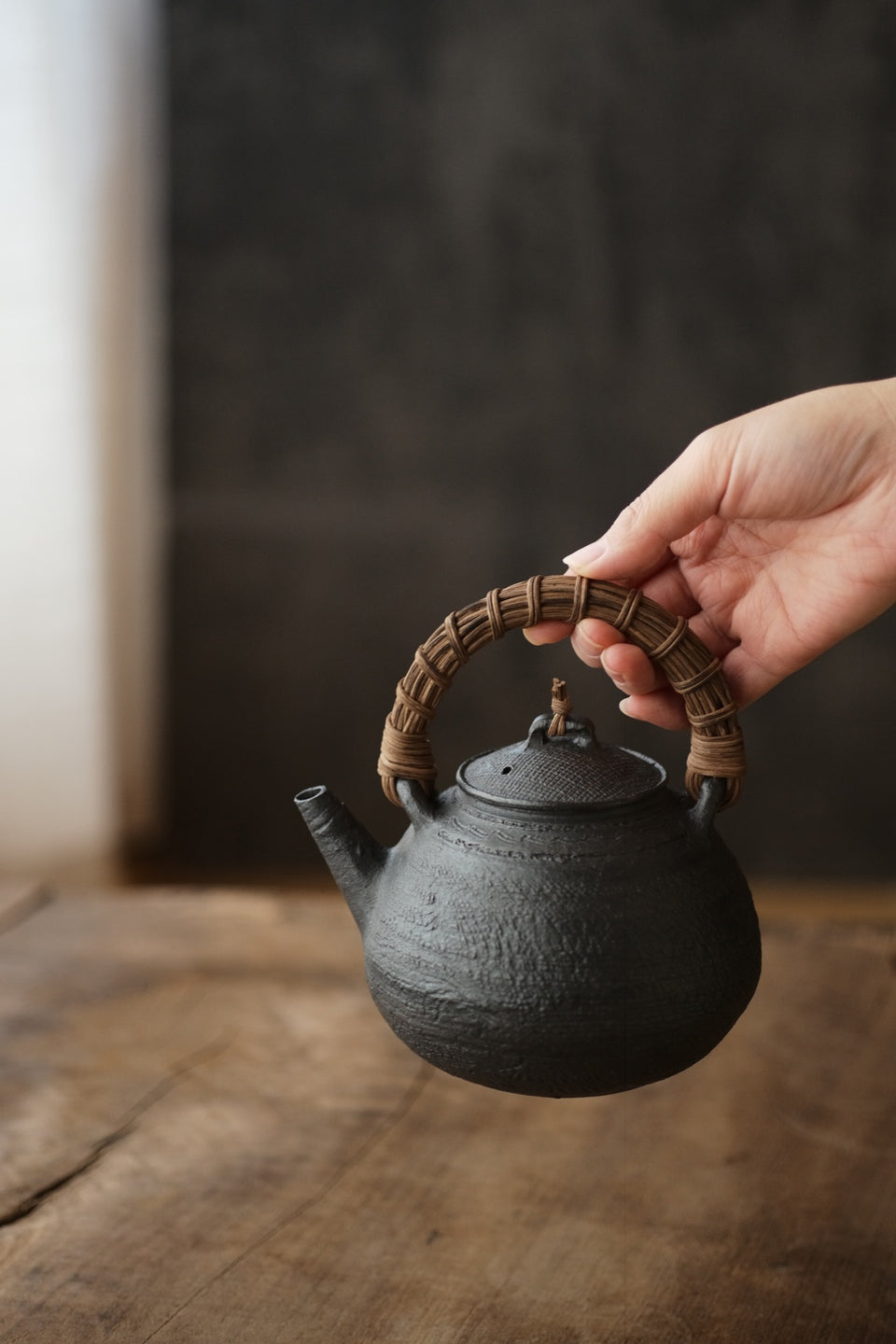 Cloth Patterned Rattan-Handled Clay Tea Kettle