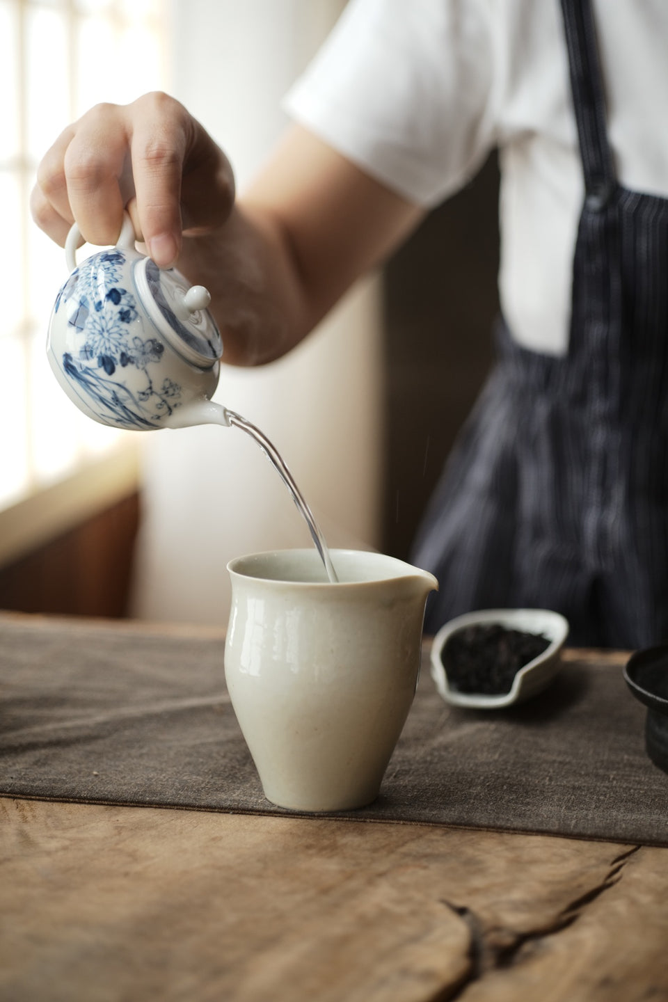 Four Flowers Qinghua Blue and White teapot