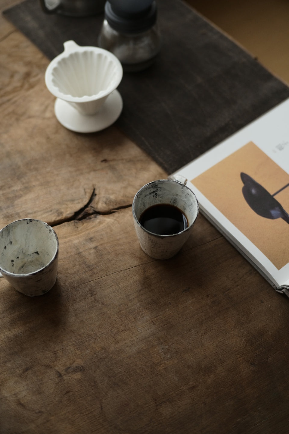 Brushed-Powder Glazed Tea & Coffee Mugs